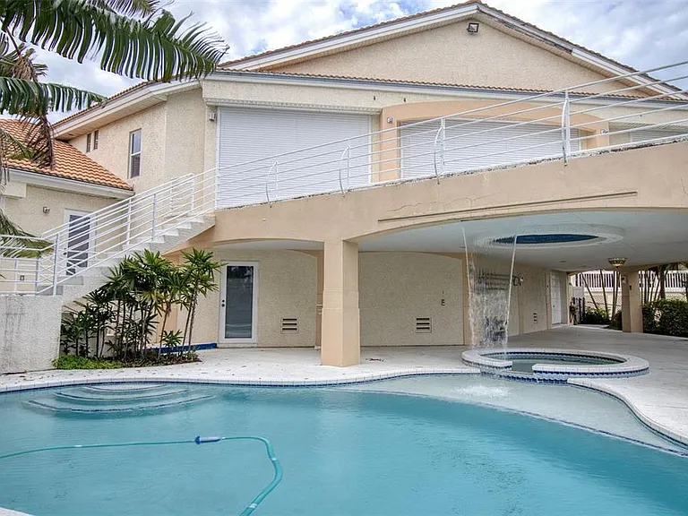131 Sands Point Dr — Photo 43