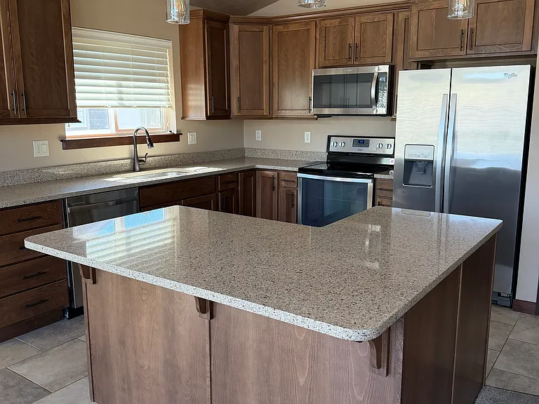 2075 NW Cascade Ave — Photo 3