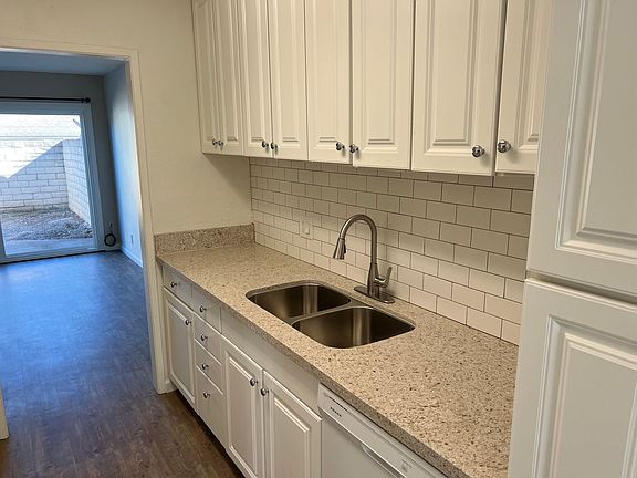 5th image of 1032 W Wilson St #1024C