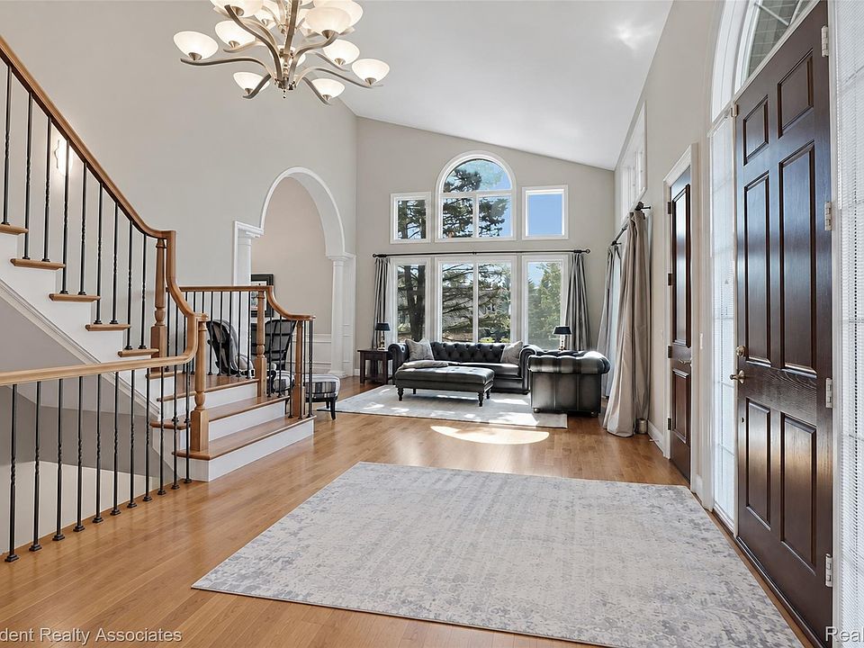 734 Wellington Cir, photo 5