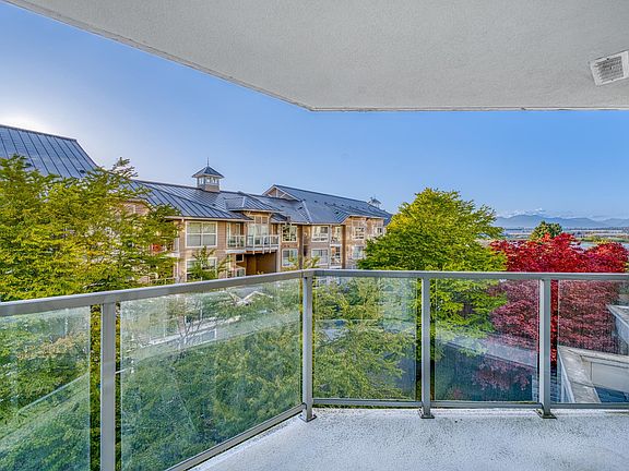 2nd image of 5860 Dover Cres #401
