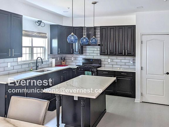 3rd image of 920 Lake Front Dr