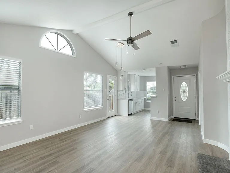 1301 Black Cherry Dr — Photo 5