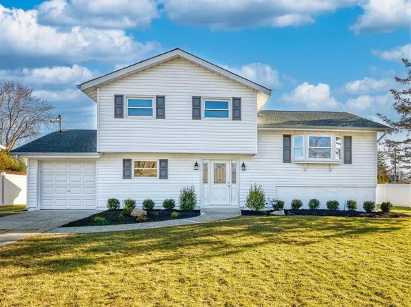 105 Montrose Drive, Port Jefferson Station, NY 11776