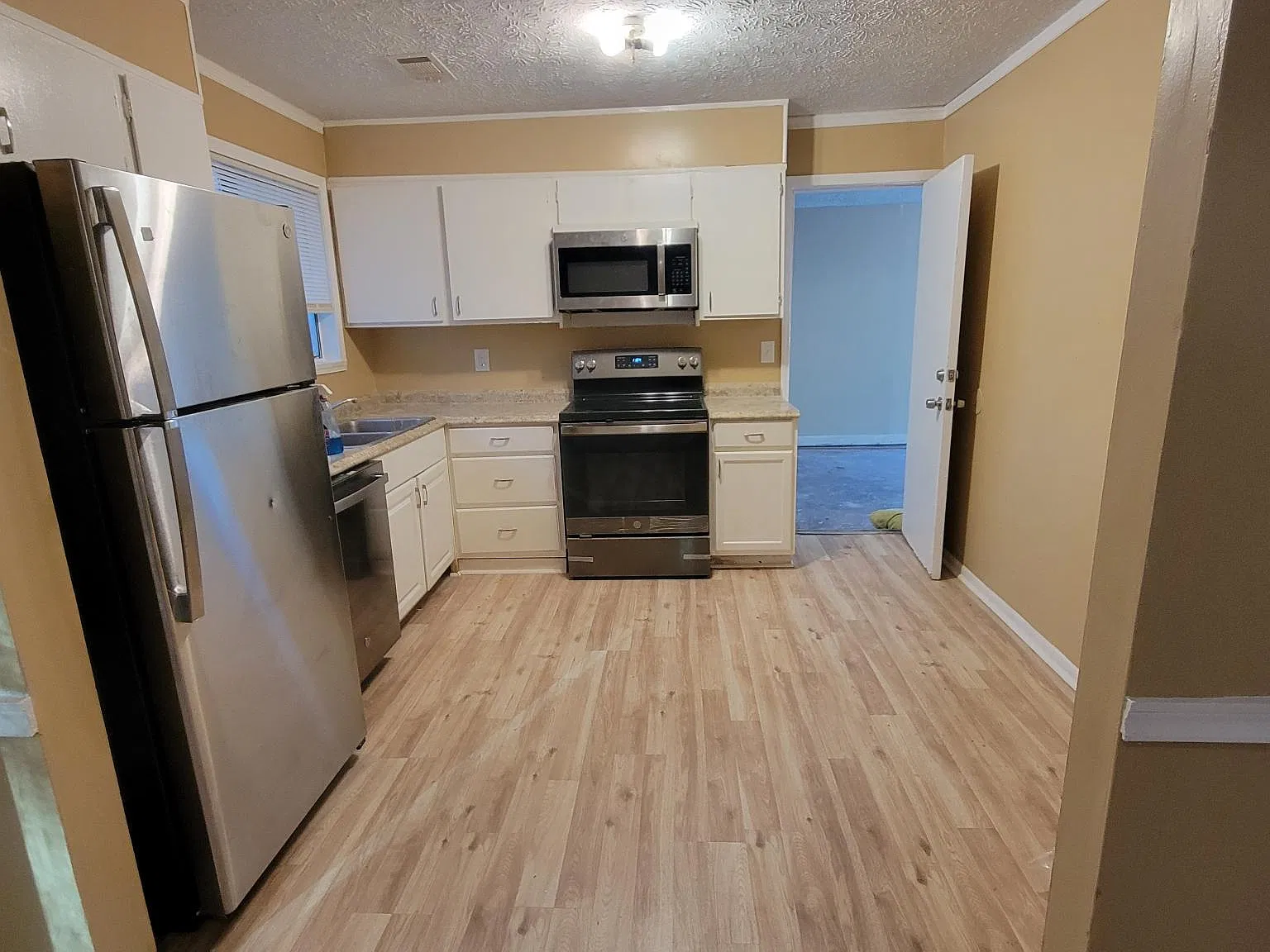 3 bed, 1152 sqft, $1,600 — Photo 2