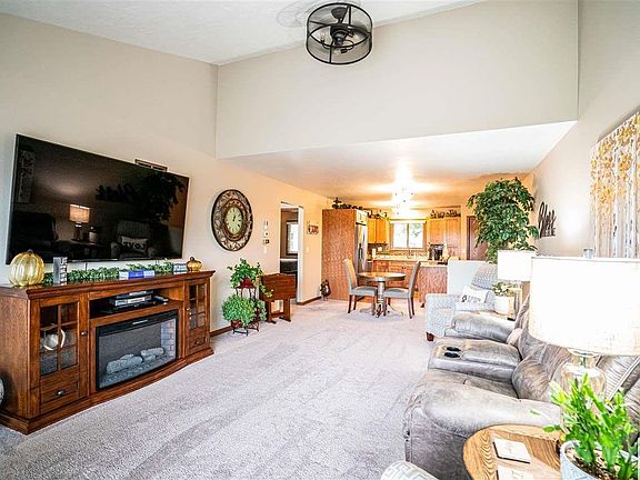 4th image of 1135 6th St SW