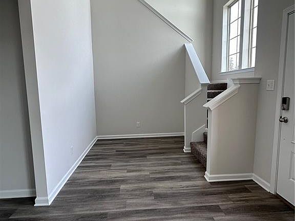 3rd image of 109 Lakeshore Vlg S