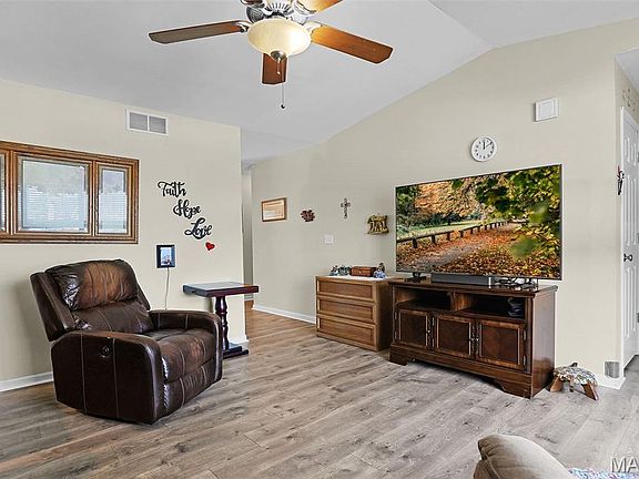 5th image of 429 Audry Dr