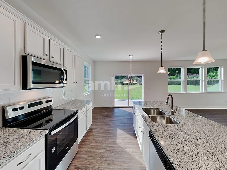 5070 Hudson Valley Dr — Photo 4