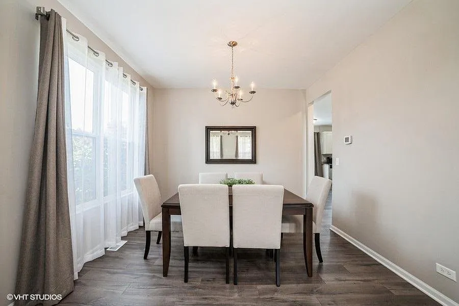 4 bed, 2.5 bath, 2420 sqft, $5,500 — Photo 4