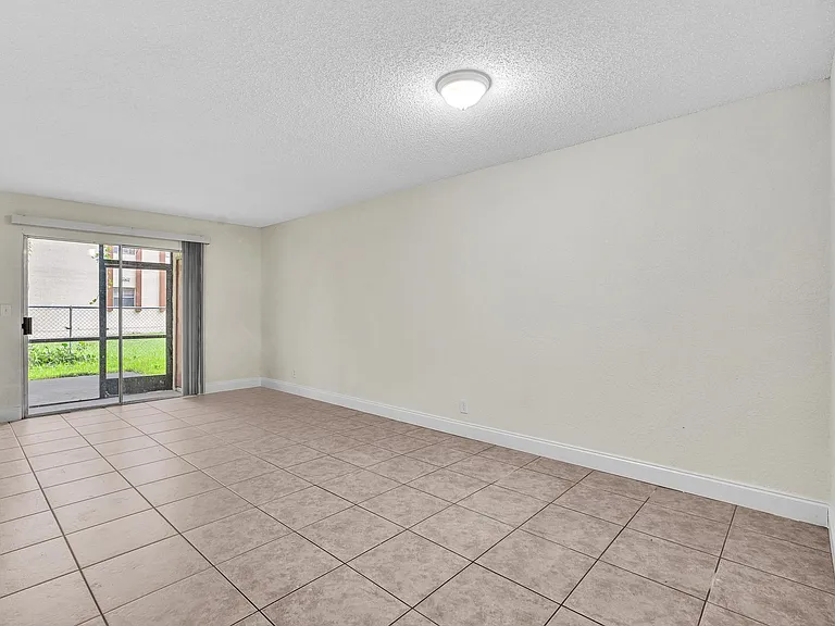 2510 Riverside Dr #2510 — Photo 10