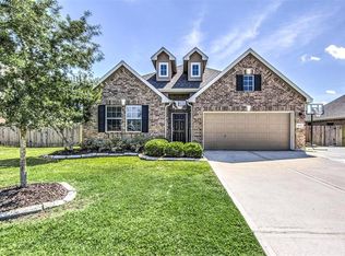9627 Wincrest Dr, Mont Belvieu, TX 77523