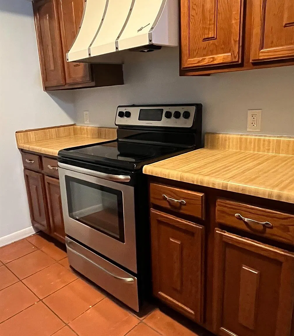 2 bed, 1.5 bath, 1202 sqft, $1,500 — Photo 2