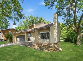 8687 Ridgewind Rd, Eden Prairie, MN 55344