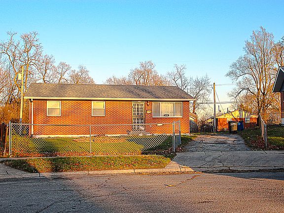 2nd image of 928 Almond Ave