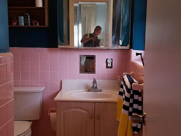 Mater Bedroom's Restroom