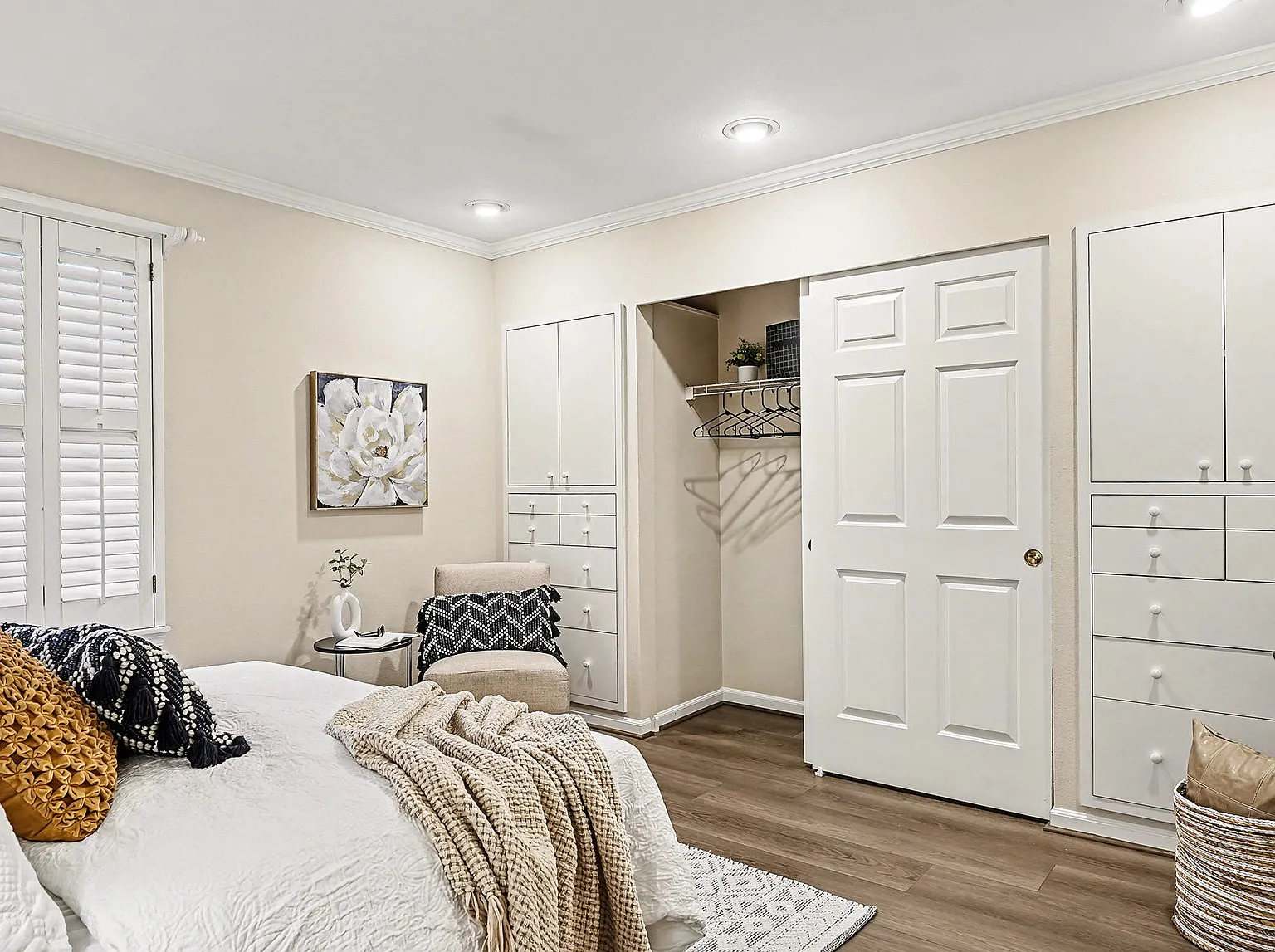 1 bed, 736 sqft, $2,300 — Photo 3