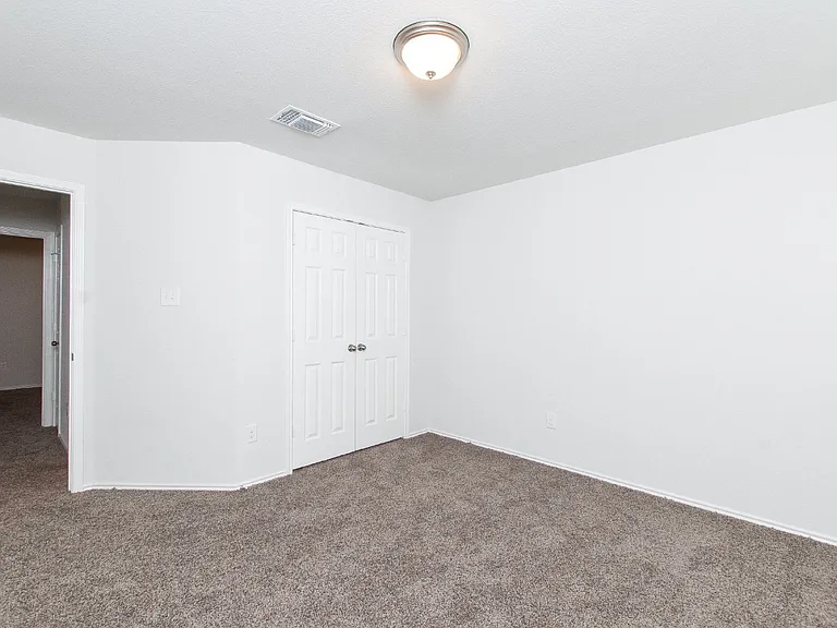 2033 Mallard Ct — Photo 13