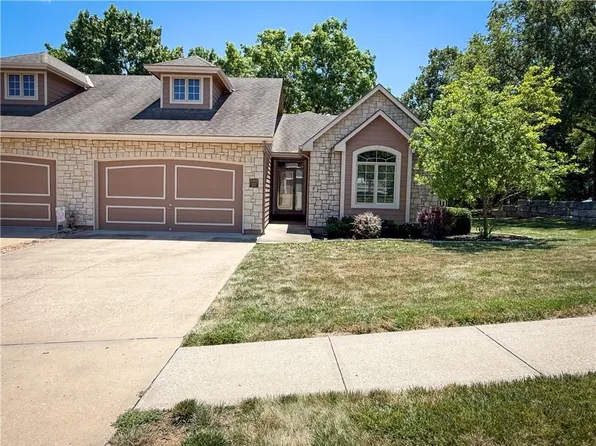 2409 NW Ashurst Dr, Lees Summit, MO 64081