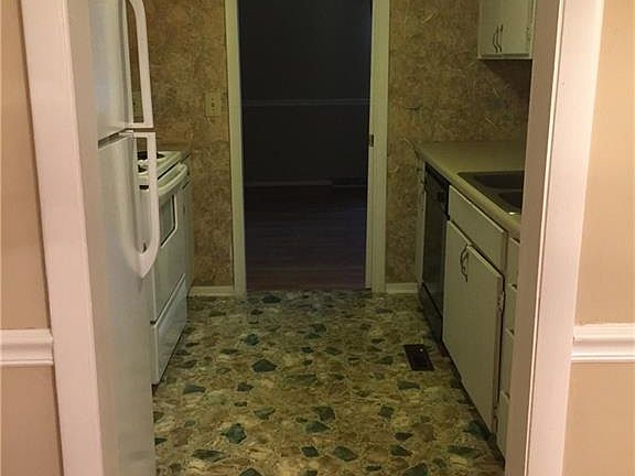 5th image of 3001 Overton Dr APT B