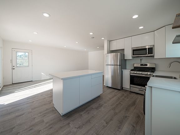 3rd image of 1328 33rd St #2