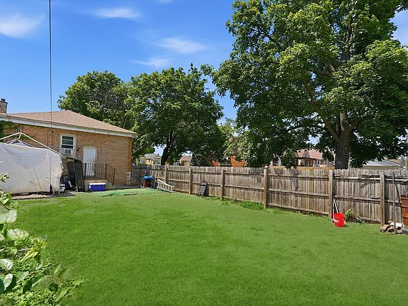 3rd image of 7201 S Sawyer Ave