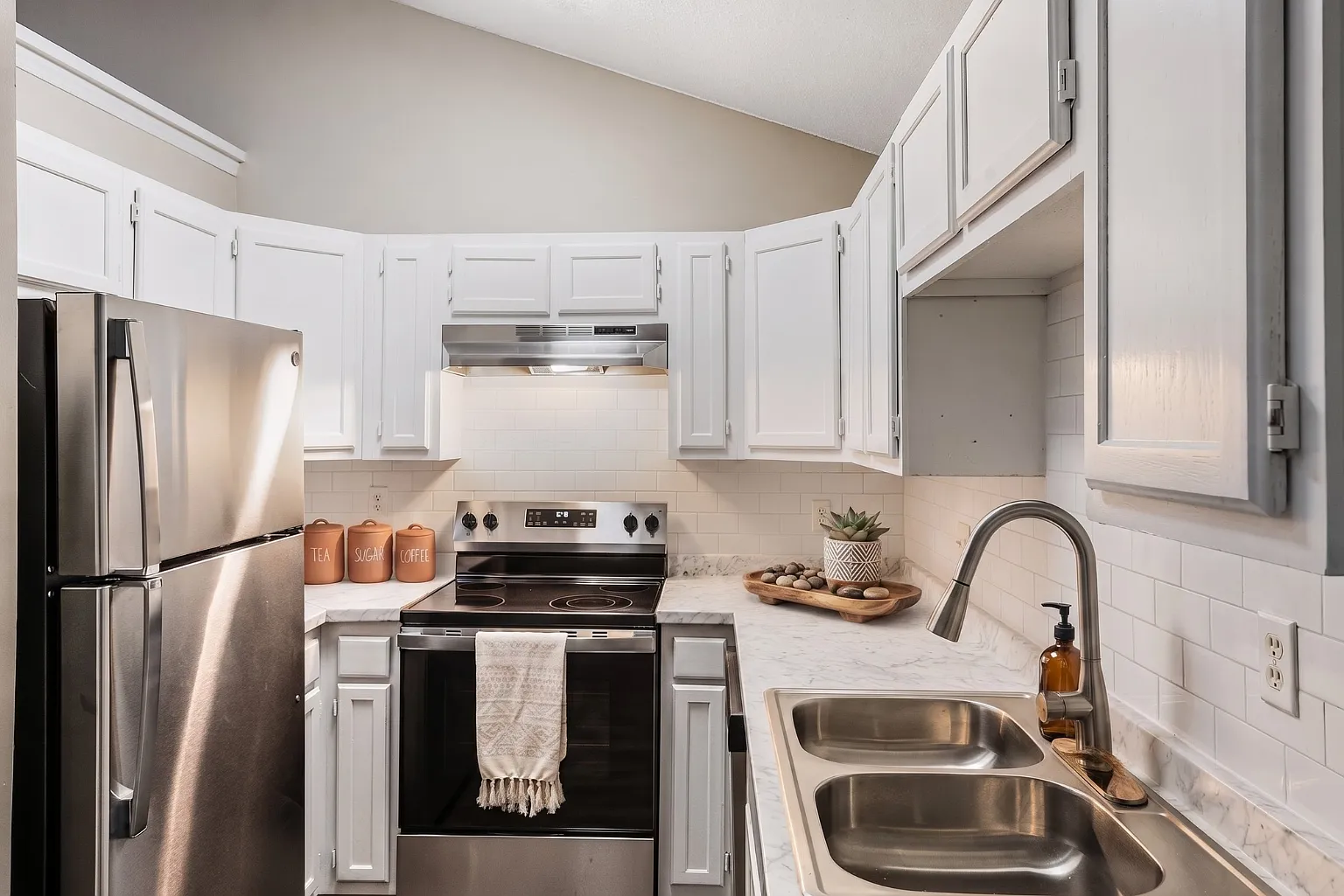 3 bed, 1100 sqft, $1,495 — Photo 1