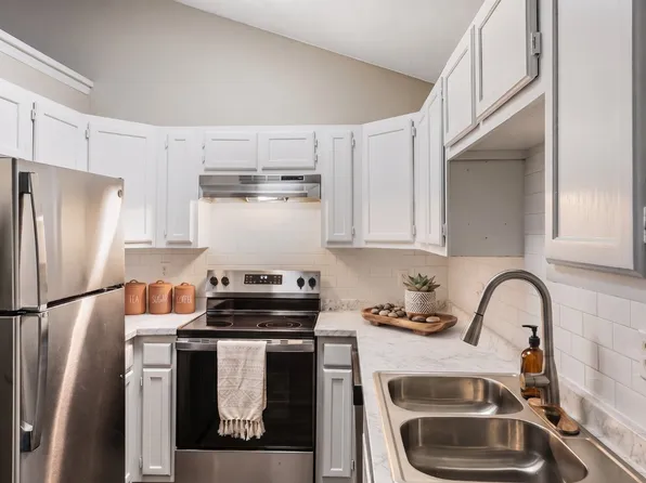 3010 Sherrill Ave #3010, Jamestown, NC 27282