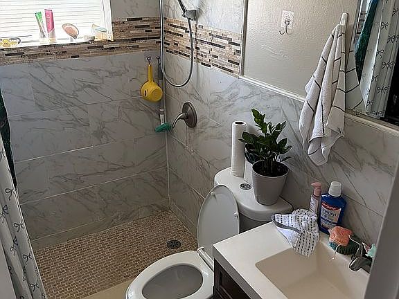 2nd image of 4808 Darlington Rd