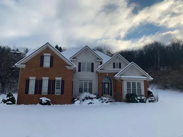 616 Old Spring Dr, Bluefield, VA 24605