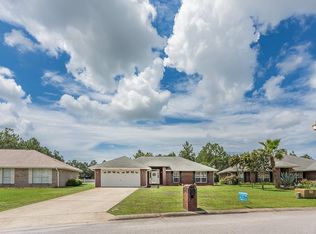 9960 Parker Lake Cir, Navarre, FL 32566
