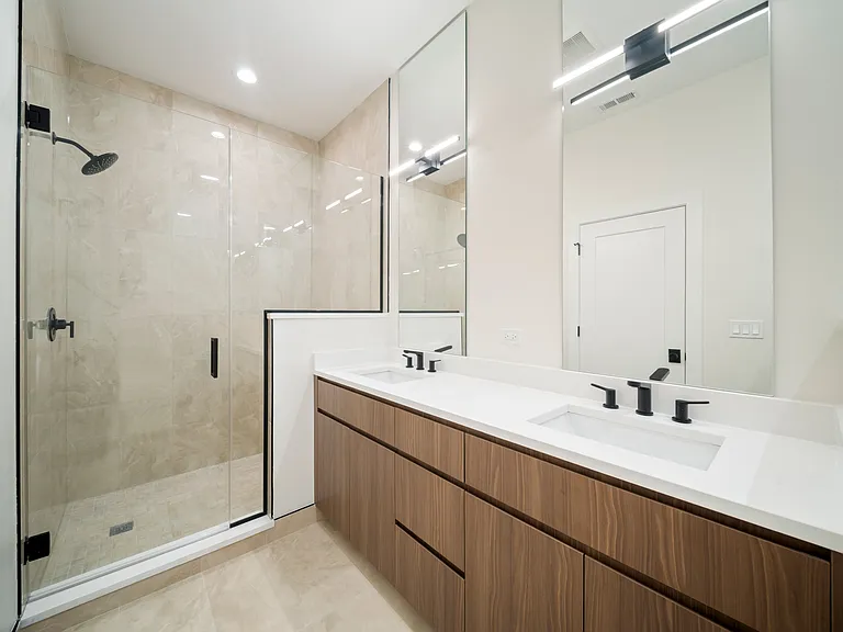 406 E 50th Pl #3 — Photo 16