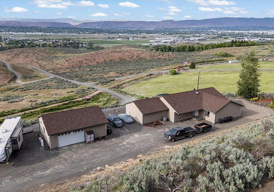 1st image of 3501 S 40th Ave
