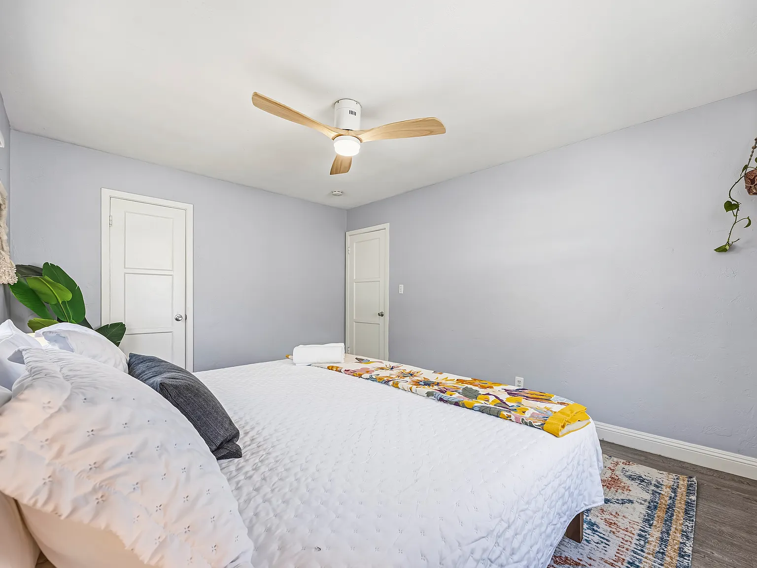 3 bed, 1300 sqft, $5,950 — Photo 4