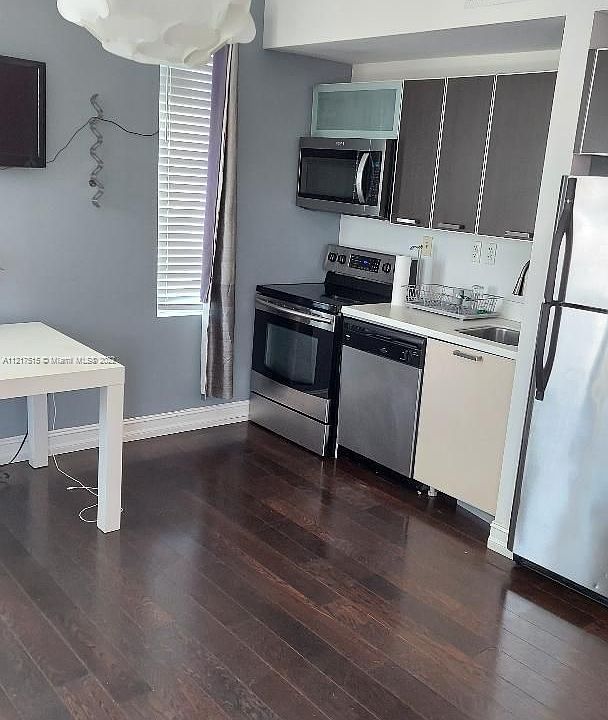 1st image of 621 11th St APT 201
