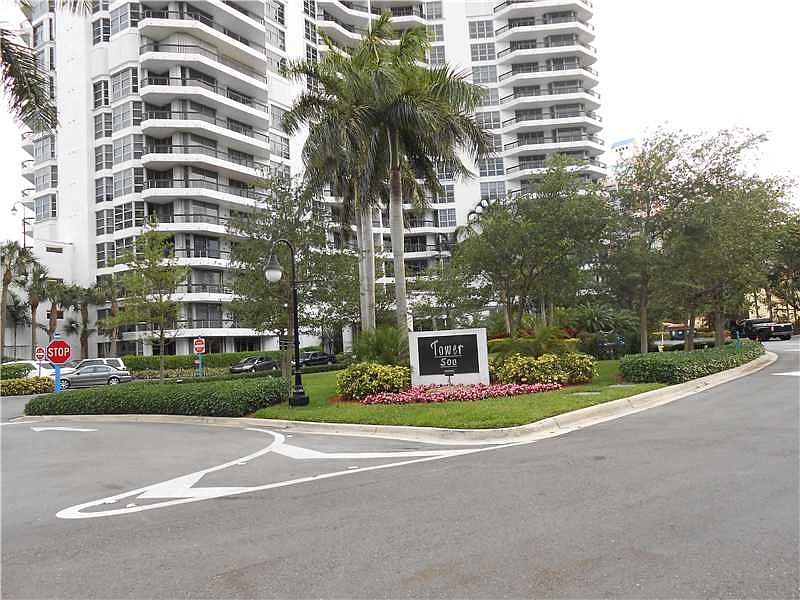 1st image of 3530 Mystic Pointe Dr APT 402
