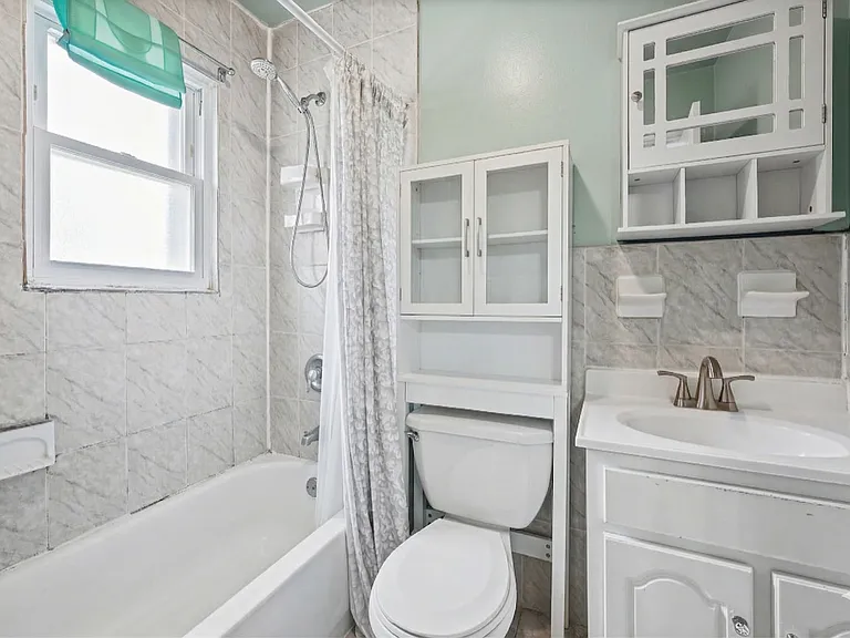 124 Beach 27 St — Photo 7