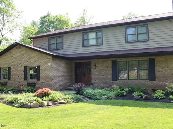 812 Spring Water Dr, Akron, OH 44333