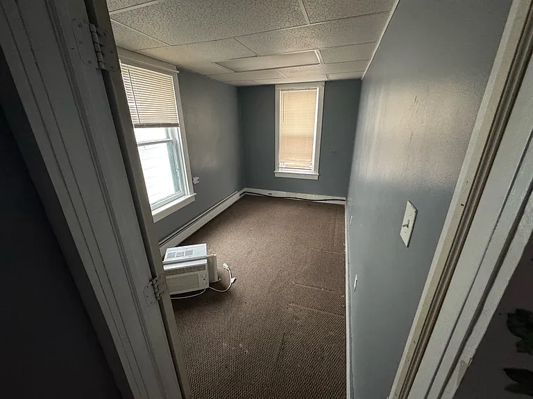 115 E 4th St #1 — Photo 7