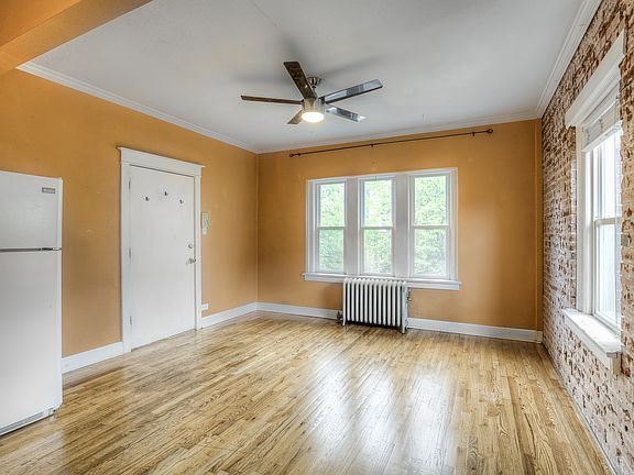 3rd image of 1351 N Washington St APT 21