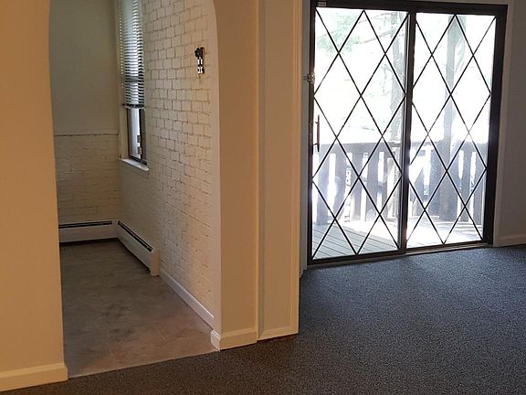 2nd image of 984 Sierra Vista Ln #984