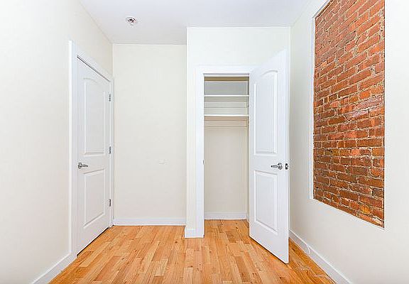 5th image of 1126 Pacific St