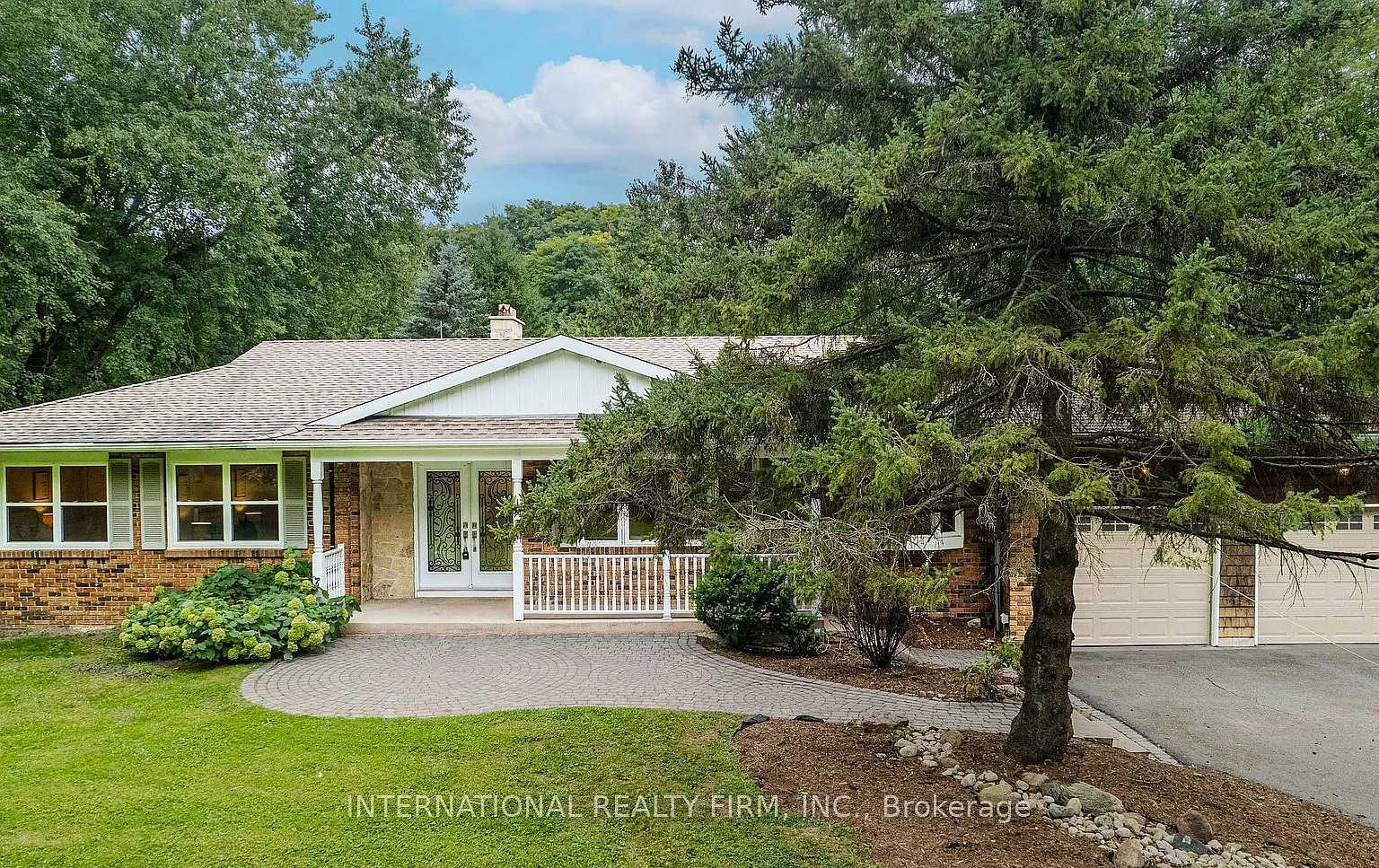 4 bed, $3,950 — Photo 1