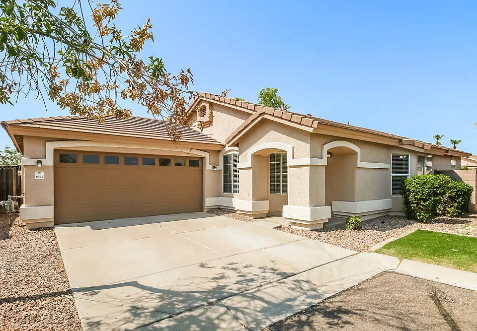 1652 N Serina