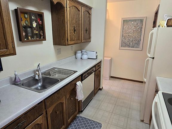 2nd image of 1402 E Gateway Cir S APT H