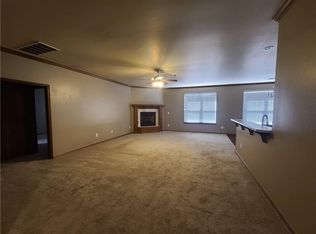 8025 Hawksbury Rd, Yukon, OK 73099