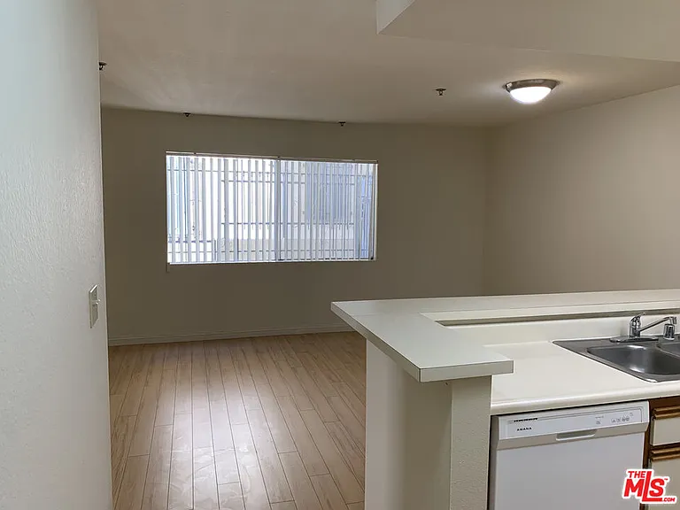 420 S Harvard Blvd #101 — Photo 6