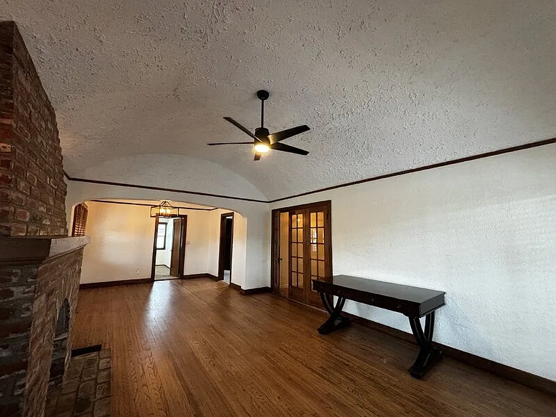 1 bed, 1.0 bath, 1839 sqft, $2,400 — Photo 3