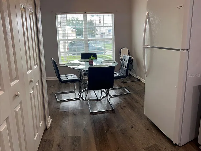 8121 Fan Palm Way — Photo 15