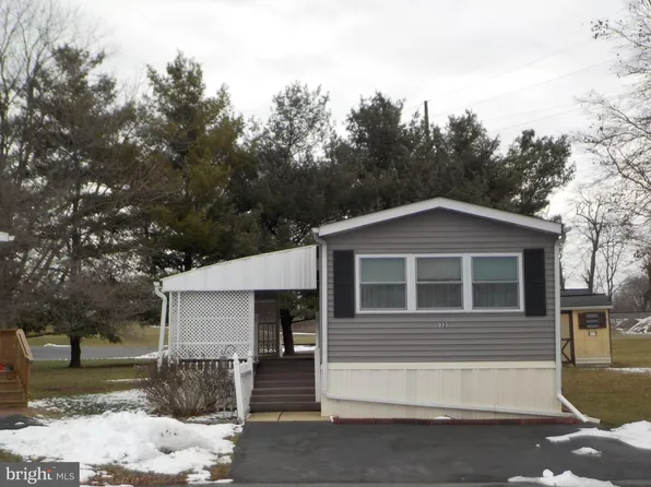 32 Penn Court Dr, Mount Joy, PA 17552